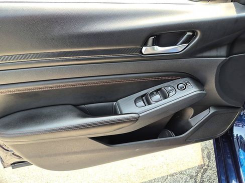 Used 2022 Nissan Altima 2.5 SR FWD image 12