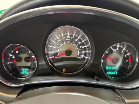 Used 2014 Chrysler 200 Limited image 8