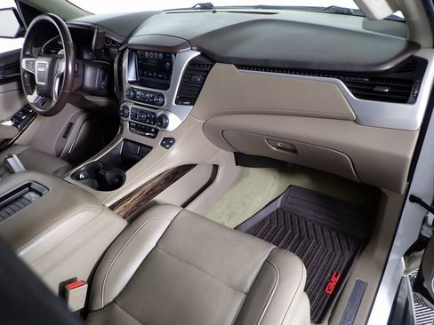 Used 2017 GMC Yukon SLT image 35