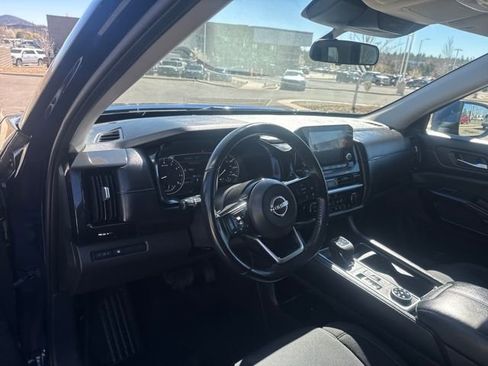 Used 2022 Nissan Pathfinder SV image 12