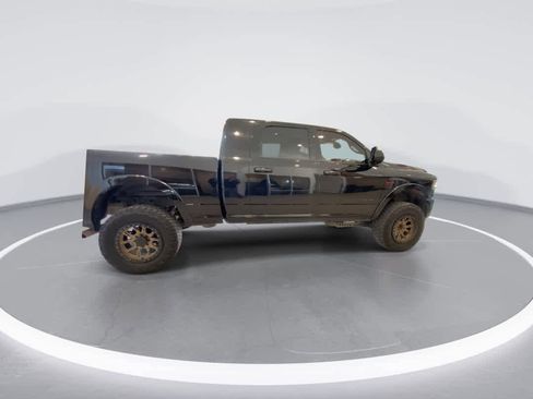Used 2019 RAM 2500 Laramie w/ Black Appearance Package image 9