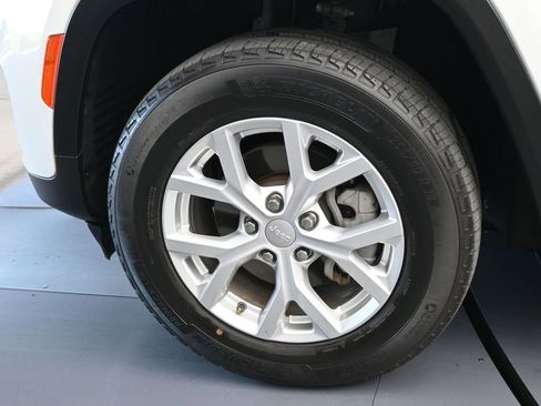 Used 2023 Jeep Grand Cherokee Limited image 31