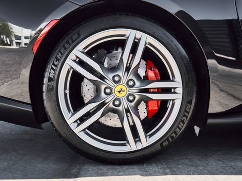 Used 2020 Ferrari Portofino RWD image 27