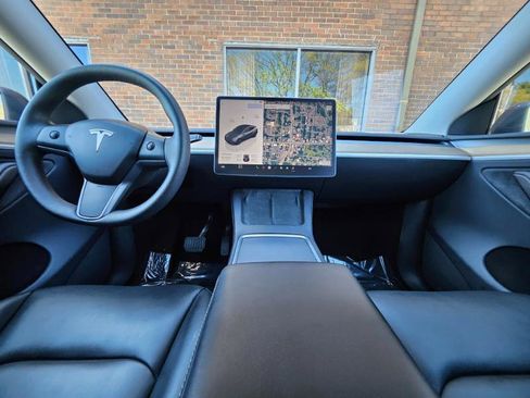 Used 2023 Tesla Model Y Long Range image 40