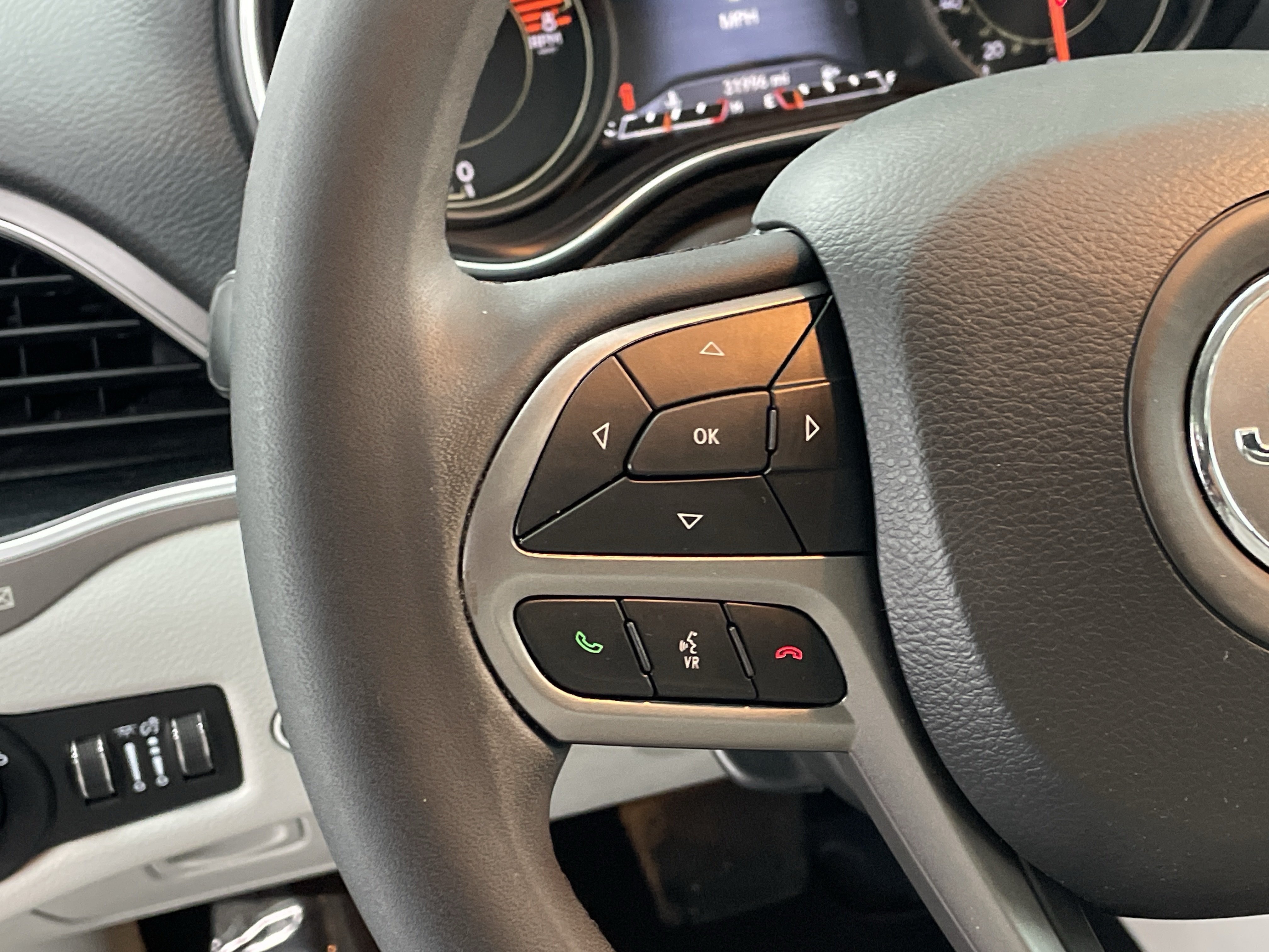 Used 2021 Jeep Cherokee Limited w/ Elite Package FWD image 18