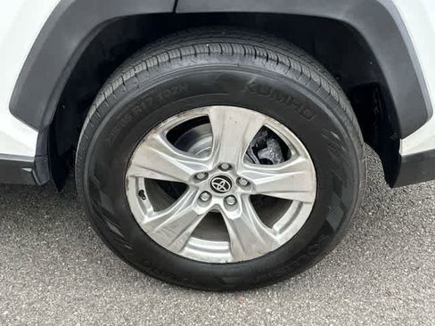 Used 2020 Toyota RAV4 XLE w/ Convenience Package image 5