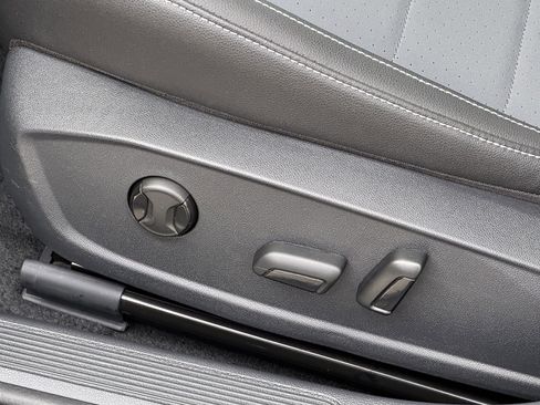 Used 2025 Volkswagen Jetta SE image 17