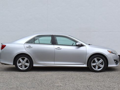 Used 2012 Toyota Camry SE FWD image 6