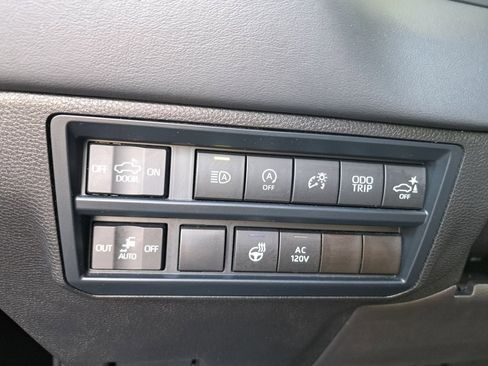 Certified 2025 Toyota Tundra Platinum image 25