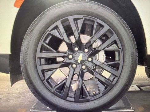 Used 2023 Chevrolet Suburban RST w/ Luxury Package image 7