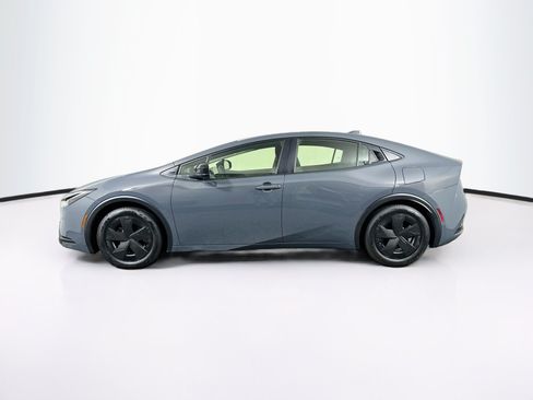 Used 2024 Toyota Prius LE FWD image 4