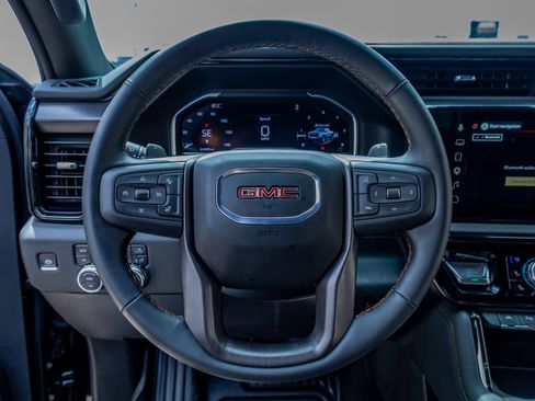 Used 2025 GMC Sierra 1500 AT4 w/ AT4 Premium Package AWD/4WD image 19