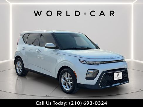 Used 2022 Kia Soul LX w/ Technology Package FWD image 1