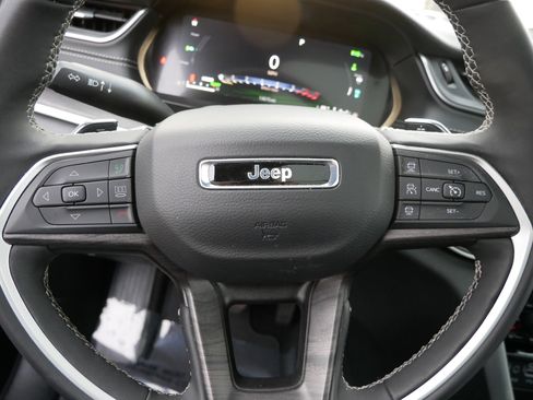 Used 2025 Jeep Grand Cherokee Limited 4xe image 18