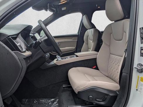 New 2026 Volvo XC90 B6 Plus w/ Protection Package Premier image 4