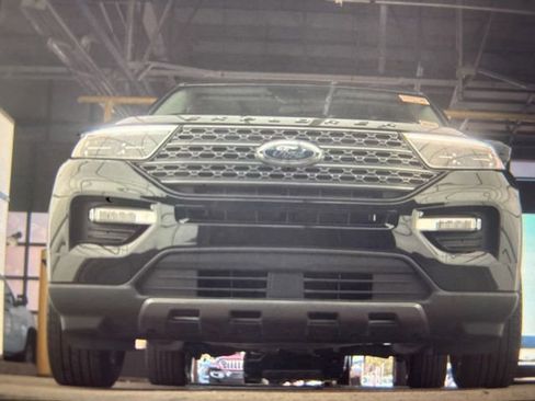 Used 2024 Ford Explorer XLT w/ Equipment Group 202A AWD/4WD image 30