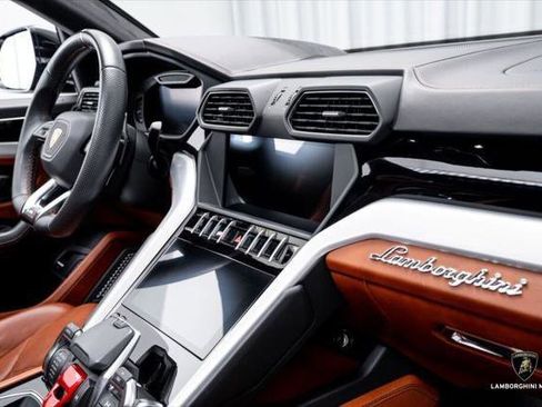 Used 2019 Lamborghini Urus AWD/4WD image 45