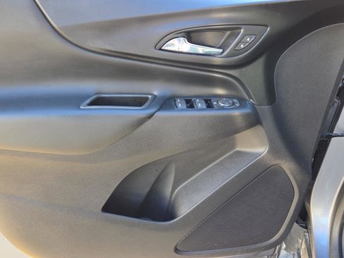 Used 2018 Chevrolet Equinox LT image 33