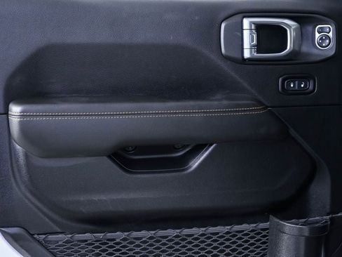 Used 2021 Jeep Wrangler Unlimited Sahara AWD/4WD image 8
