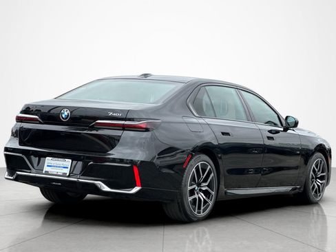 Used 2024 BMW 740i w/ Premium Package RWD image 5