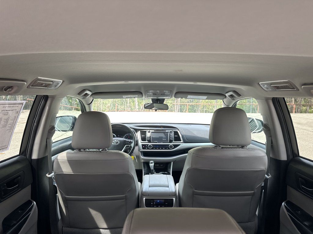 Used 2017 Toyota Highlander Plus FWD image 26