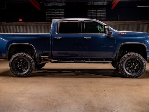 Used 2021 Chevrolet Silverado 2500 LTZ w/ LTZ Plus Package image 11