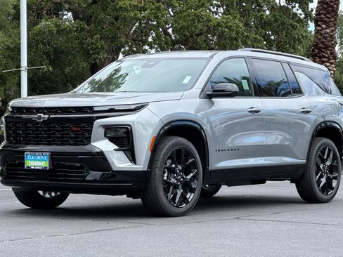 New 2026 Chevrolet Traverse RS w/ LPO, Floor Liner Package AWD/4WD image 7