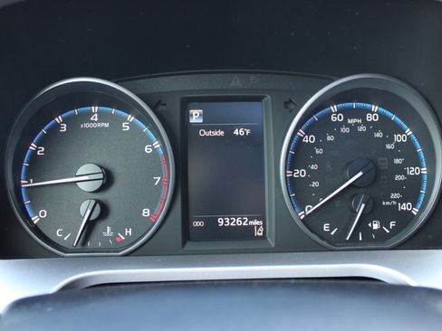 Used 2017 Toyota RAV4 XLE image 20