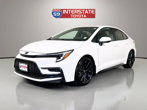 Certified 2024 Toyota Corolla SE FWD image 3