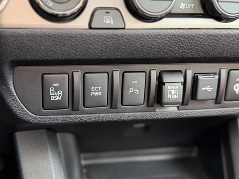 Used 2023 Toyota Tacoma Limited image 15