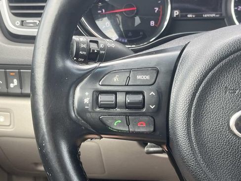 Used 2016 Kia Sedona EX FWD image 38