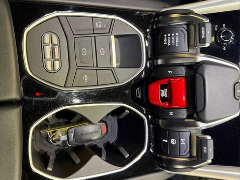 Used 2019 Lamborghini Urus image 21