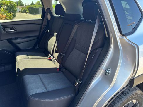 Used 2025 Nissan Rogue SV FWD image 39