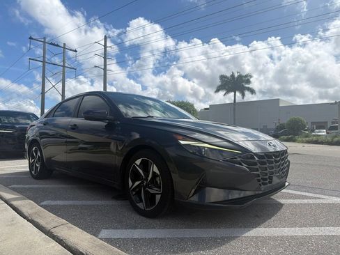 Used 2021 Hyundai Elantra SEL w/ Convenience + Premium Package FWD image 7