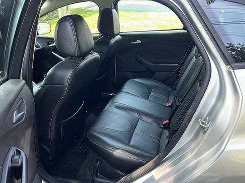 Used 2014 Ford Focus SE w/ Equipment Group 201A FWD image 19