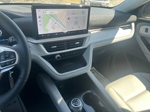 New 2026 Ford Explorer Active w/ Active Comfort Package RWD image 17