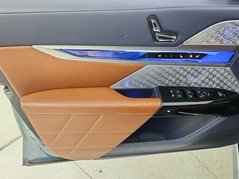 Used 2023 BMW i7 xDrive60 image 38