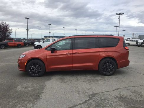 New 2026 Chrysler Pacifica Limited w/ S Appearance Package AWD/4WD image 1