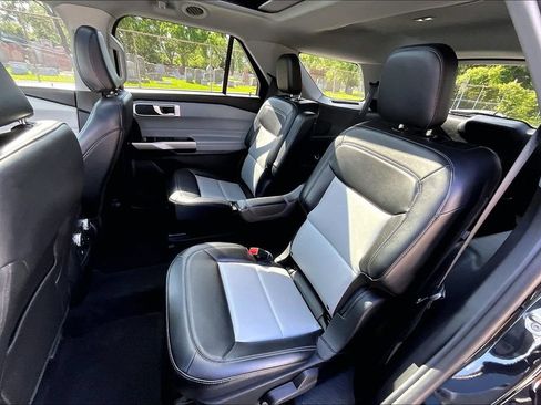 Used 2022 Ford Explorer XLT w/ Equipment Group 202A AWD/4WD image 25