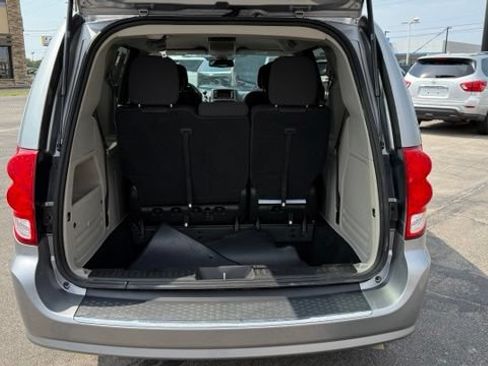 Used 2018 Dodge Grand Caravan SE w/ UConnect Hands-Free Group FWD image 12
