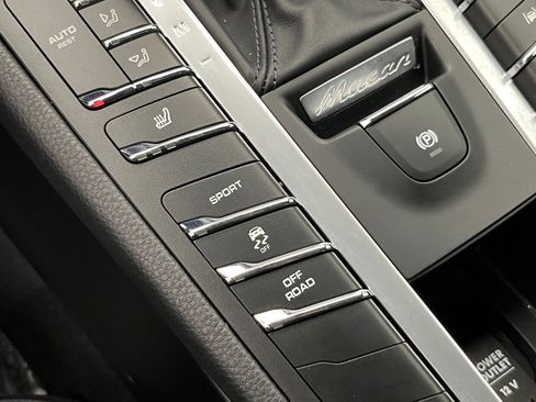 Used 2021 Porsche Macan image 17