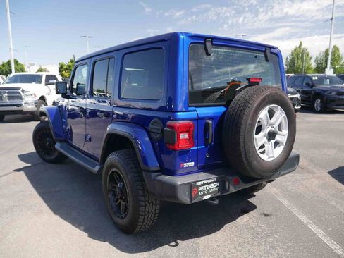 Used 2018 Jeep Wrangler Unlimited Sahara w/ Safety Group AWD/4WD image 21