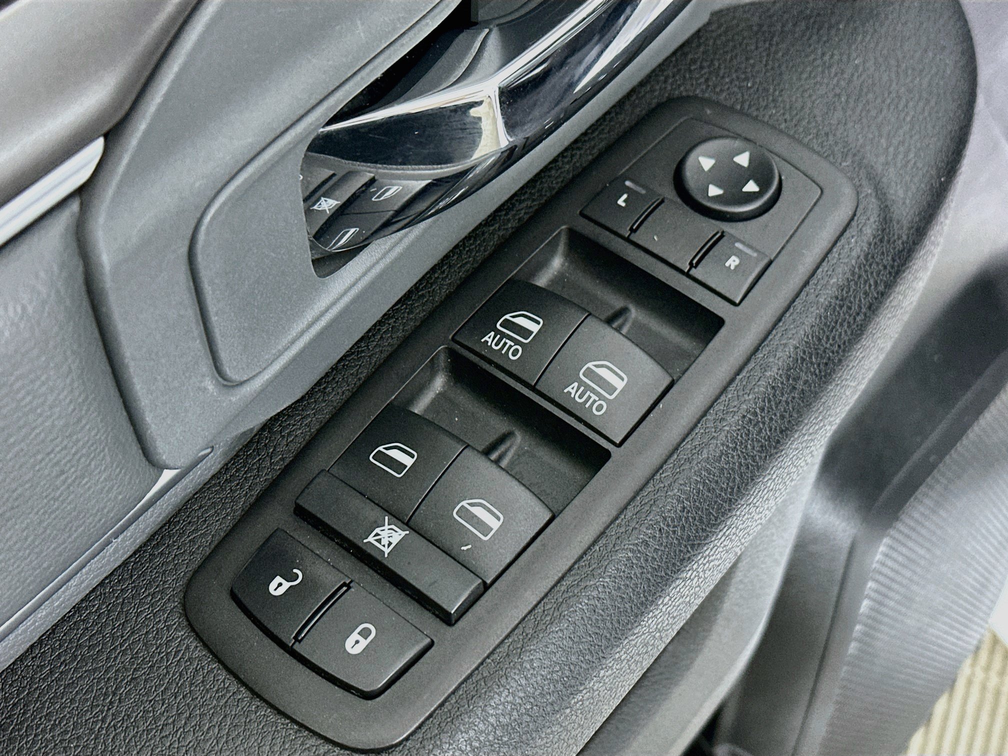 Used 2024 RAM 1500 Classic SLT AWD/4WD image 17