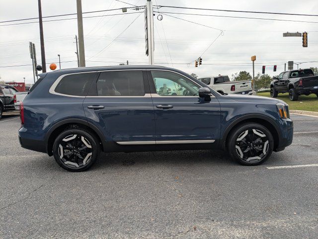 Used 2024 Kia Telluride S w/ S Sunroof Package FWD image 4