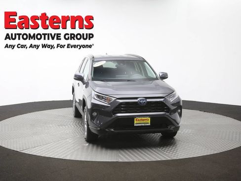 Used 2021 Toyota RAV4 XLE AWD/4WD image 51