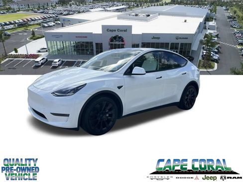 Used 2024 Tesla Model Y Long Range AWD/4WD image 1