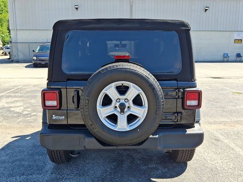 Used 2021 Jeep Wrangler Sport image 7