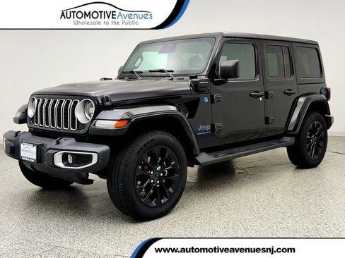 Used 2025 Jeep Wrangler Unlimited Sahara AWD/4WD image 1