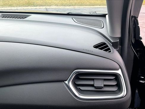 Used 2024 Chevrolet Equinox LT image 17