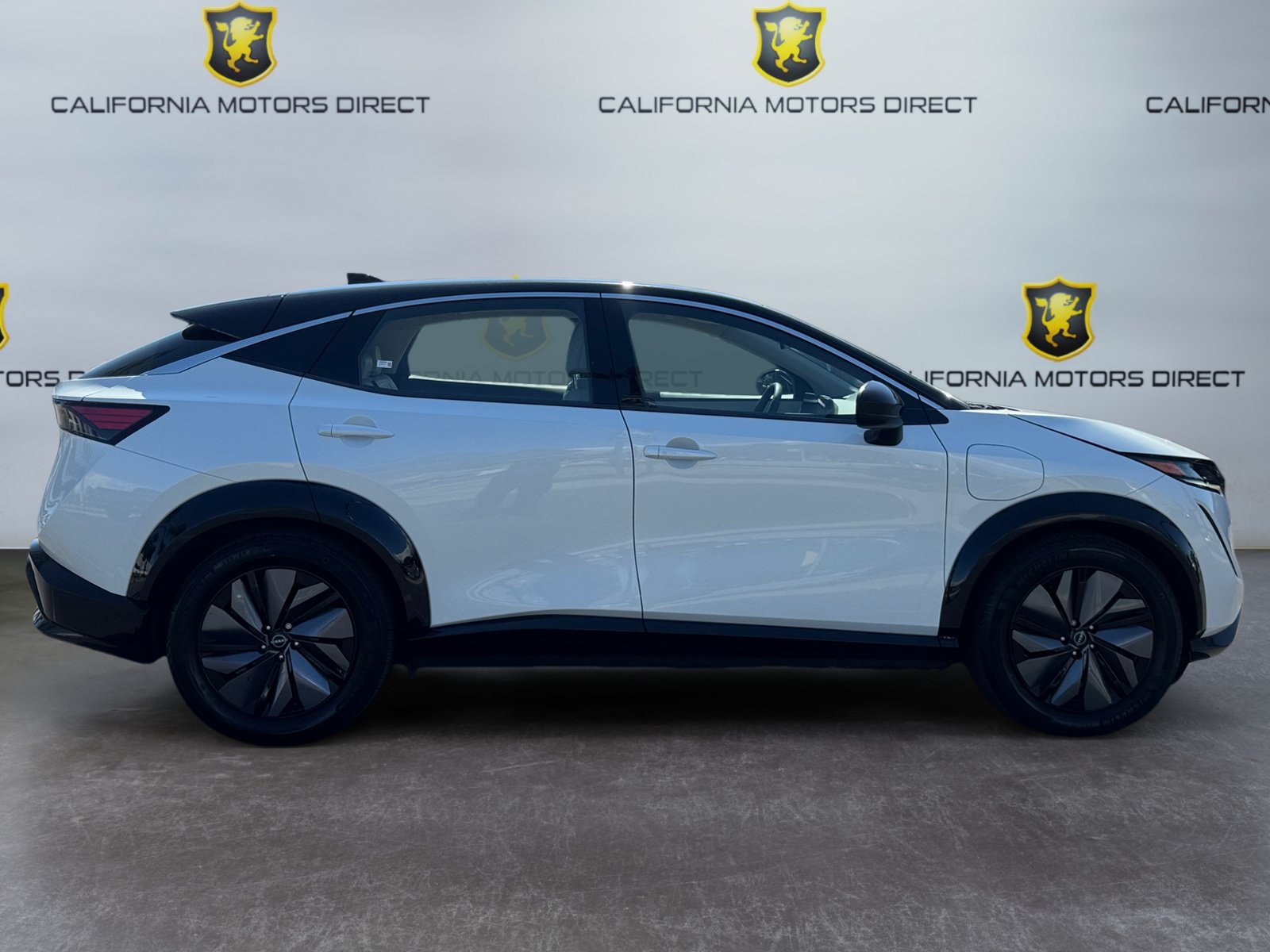 Used 2024 Nissan Ariya FWD image 6